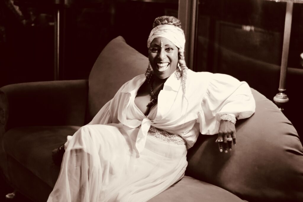 Dvora Davis  & SOUL THRIVERS