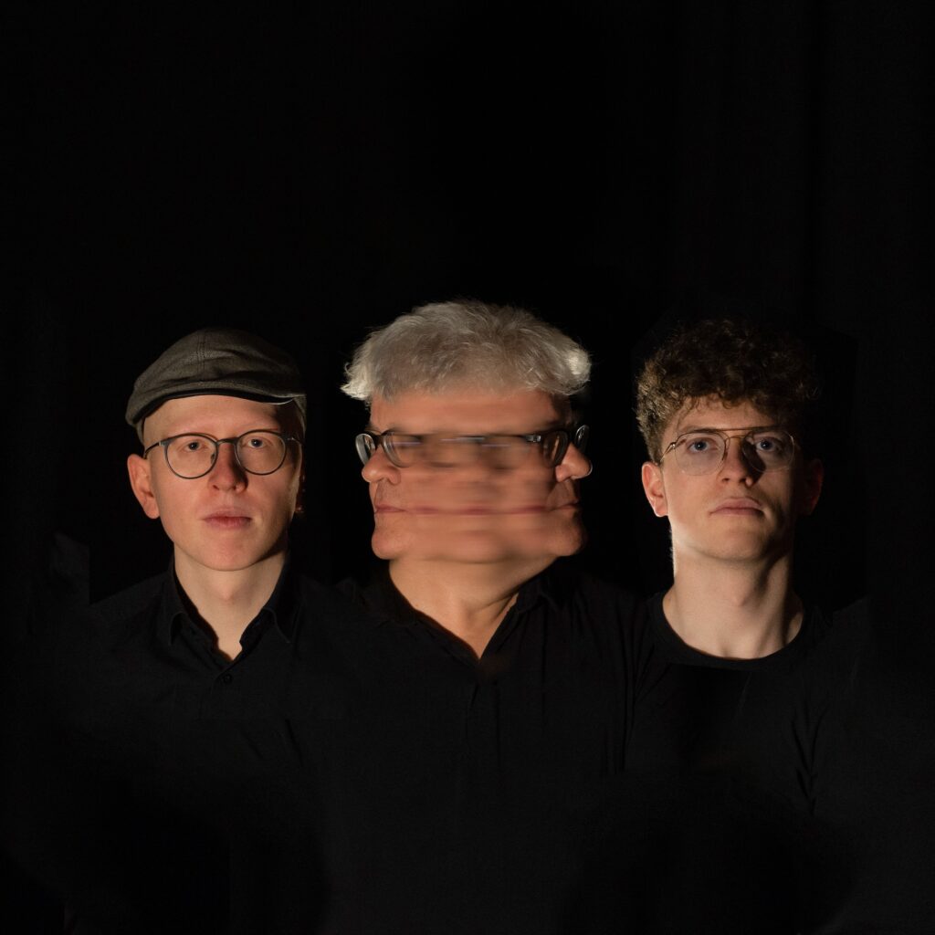 Trio:Blur